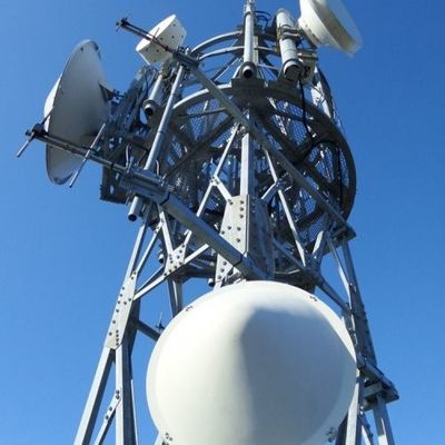Hot Dip gegalvaniseerde zelfonderhoudende radiotoren 5 km Wifi GSM-telefoon satelliet microwave radiotoren
