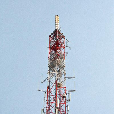 35M Weerbestendige 3-Potige Tubulaire Stalen Toren Ontworpen voor Telecom Microgolf Observatie en Monitoring Installaties