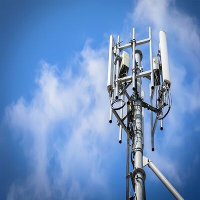 10M 20M monopole laag profiel kleine cel communicatie toren dakmontage voor 5G signaalversterking