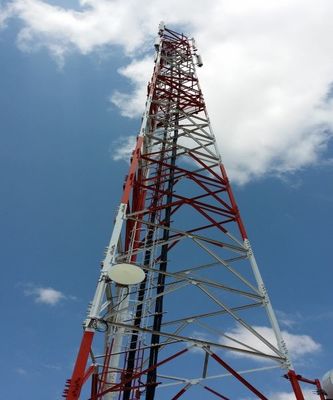 30 40 50 Meter Radio 3 Legged Angular Steel Tower 5G Netwerk Gegalvaniseerde Microwave Communicatie Toren