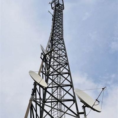Q255B Q355B Q420B Ontwerp 3 poten hoekige stalen toren Telecommunicatietoren