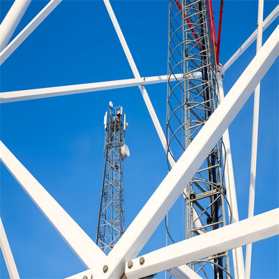 Drie poten vrijstaande rooster toren 60 graden hoek staal Telecom gegalvaniseerd staal toren