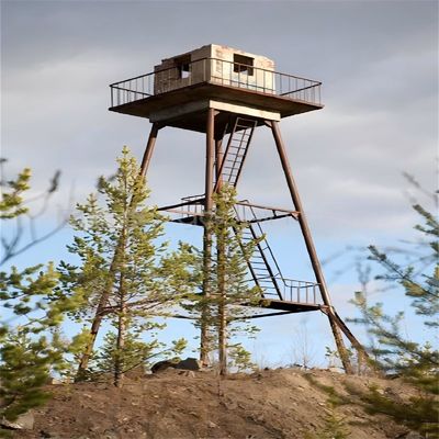 Metalen wachttoren Op de gevangenis Bewaking Wachten Vuur Waarneming Toren