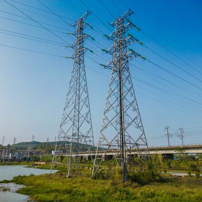 Dip gegalvaniseerd staal elektriciteit stroomtransmissie toren rooster staal toren