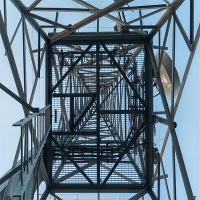 Hot Dip gegalvaniseerd 4 Leg Angular Steel Free Standing GSM Cdma Satelliet Telecommunication Tower