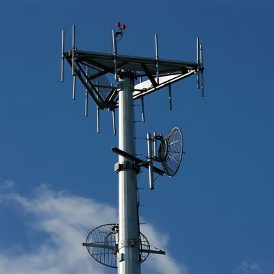 Monopole telecomtoren gebouwd van zachte en hoogvaste staalsoorten met EN 1991-1-4 & EN 1993-3-1 ontwerpcode voor prestaties