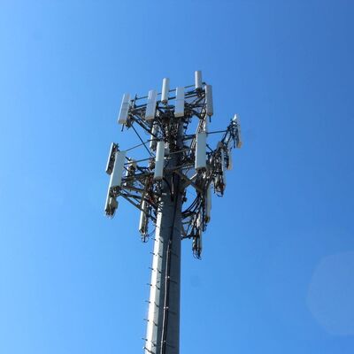 Monopole telecomtoren gebouwd van zachte en hoogvaste staalsoorten met EN 1991-1-4 & EN 1993-3-1 ontwerpcode voor prestaties