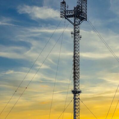 Geaffineerde draad toren gebouwd van structurele staalsoorten met inbegrip van ASTM A36 en EN10025 S355JR voor superieure sterkte en duurzaamheid