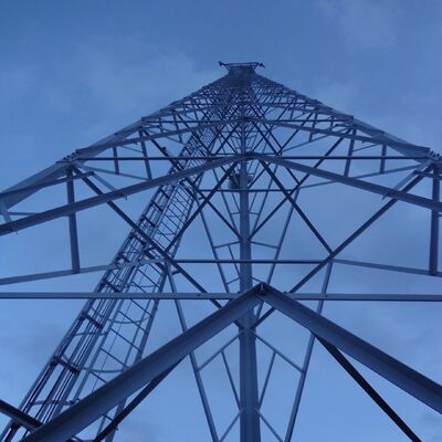 Driehoekige, zelfondersteunende, gegalvaniseerde telecomantenne toren
