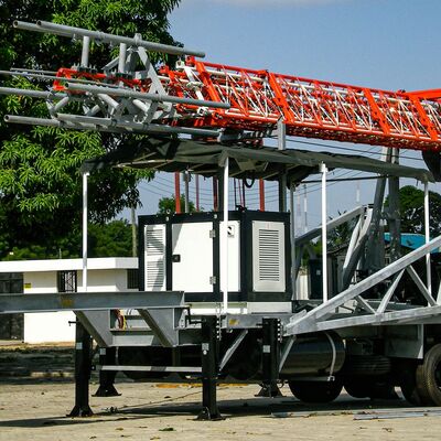 Telescopische toren 15-30M gegalvaniseerde stalen vrachtwagen gemonteerde communicatie-antenne 40M/S winddicht