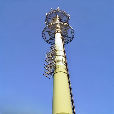 Monopole Tower Telecom-toren van staal, ontworpen volgens GB T 700 en GB T 1591 normen, die de structurele integriteit van de telecoms garandeert