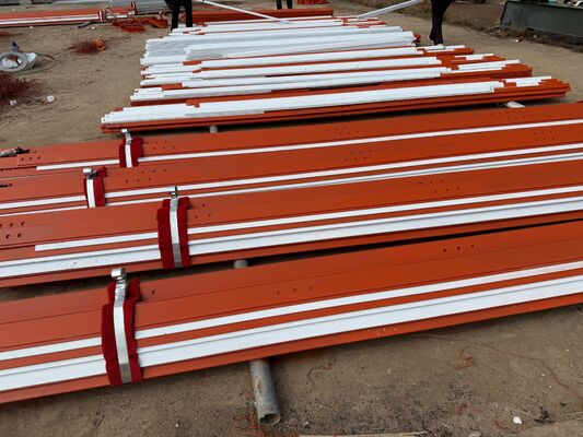 3 poten hoekige stalen toren driehoekige toren met gelijke helling of variabele helling en hoekige stalen dwarsdoorsnede voor communicatie