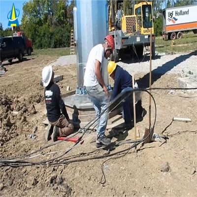 Monopooltoren voor telecommunicatie met massieve schachtontwerp en oppervlaktebehandelingsopties, waaronder thermisch verzinken en schilderen