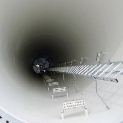 Monopole Tower telecom single shaft gebouwd van staal van de soorten Q235 en Q355 die voldoen aan de ontwerpcodes van EN 1991 1 4 en EN 1993 3 1