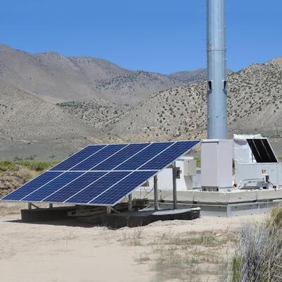 De Antennetoren van het afgelegen Gebiedzonnepaneel galvaniseerde de Telecomtoren van 18 28 38M 5G 4G Wifi