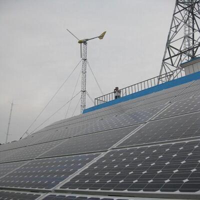 Zonne-energie Antennetoren met batterijback-up Gegalvaniseerd staal 22 32 42M 4G 5G Telecommunicatiemast