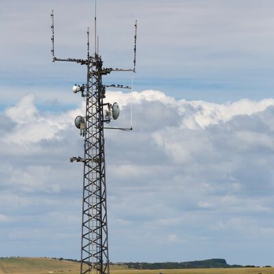 15 25 35M Multi Signaal 3 Legged Buisvormig Staal Gegalvaniseerd Zelfdragende Outdoor 5G 4G Wifi Radio Telecom Toren