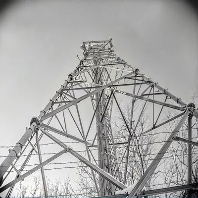 19 29 39M Multi-signaal 3-potige buisvormig gegalvaniseerd staal Zelfdragende buiten 5G 4G magnetronradiomast
