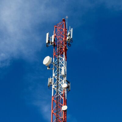 19 29 39M Multi-signaal 3-potige buisvormig gegalvaniseerd staal Zelfdragende buiten 5G 4G magnetronradiomast