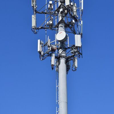 16 24 32M Stedelijke Esthetische Monopole Gegalvaniseerd Staal Zelfdragende Outdoor 5G 4G Satelliet Landschap Telecom Toren