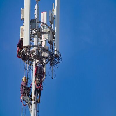 19 27 35M Landschapsaangepast Monopole Gegalvaniseerd Staal Zelfdragende Outdoor 5G 4G Magnetron Stad Esthetische Mast