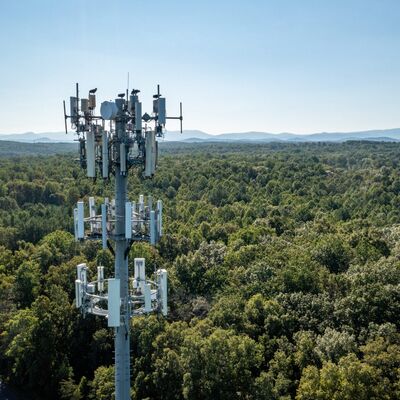14.20.26M Compacte Grootte Monopole Gegalvaniseerde Staal Zelfdragende Openlucht 5G 4G Satelliet Kleine Gebied Telecom Toren