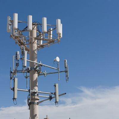10 16 22M ruimtebesparende monopole buisvormige gegalvaniseerde buiten 5G 4G magnetron compacte communicatiemast