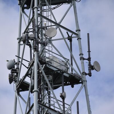 40M 3-potige stalen buistoren Gegalvaniseerde structuur Geschikt voor telecommicrogolf- en observatietoepassingen