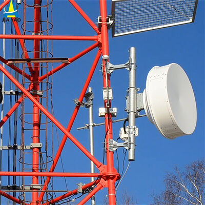 Zelfdragende 3-potige buisvormige stalen toren gegalvaniseerde telecommast geschikt voor buiten 5G 4G magnetroncommunicatie