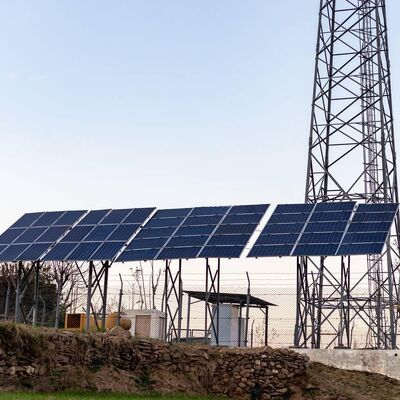 Hernieuwbare energie-compatibele communicatietoren voor monitoring van zonneparken in windparken