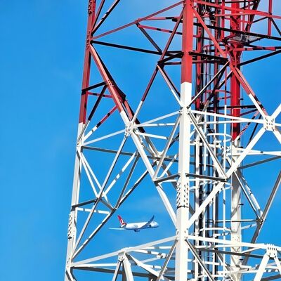 40M 80M Q355 Staal 4 Legged Telecomtoren Gegalvaniseerde Wind Bestand voor Kust Hoge Windzone