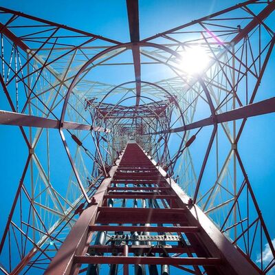 40M 80M Q355 Staal 4 Legged Telecomtoren Gegalvaniseerde Wind Bestand voor Kust Hoge Windzone
