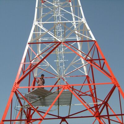 Aangepaste hoogte 4-potige hoekige roosterstaaltoren voor commercieel complex 5G
