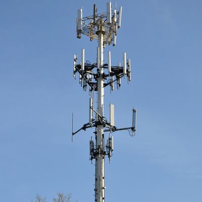 13 22 30 meter geïntegreerde platform monopole communicatietoren voor ziekenhuiscomplex