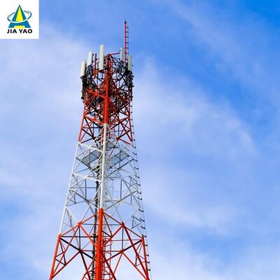 30M 40M 45M Antiijs die de Toren van het Hoekstaal met 4 poten voor de Koude Infrastructuur van Regiotelecommunicatie met een laag bedekken