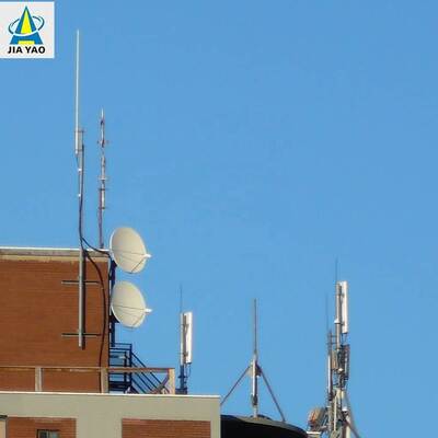 25M 30M 40m lichtgewicht monopole-toren op het dak voor stedelijke 5G kleine celverdichting met kleine voetafdruk en gegalvaniseerd staal