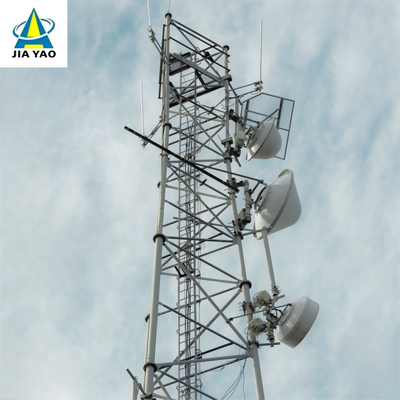 Zwaar uitgevoerde 3-potige stalen roostertoren voor afgelegen mijnbouwgebiedcommunicatie 4G 5G-basisstation Q345B thermisch verzinkte windbestendige mast